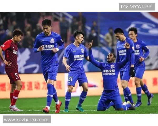 足球明星遭遇意外被踩鞋事件引发球迷热议与媒体关注